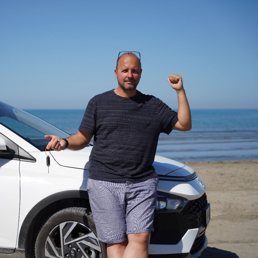 Peter car rental expert in Zvernec beach 1